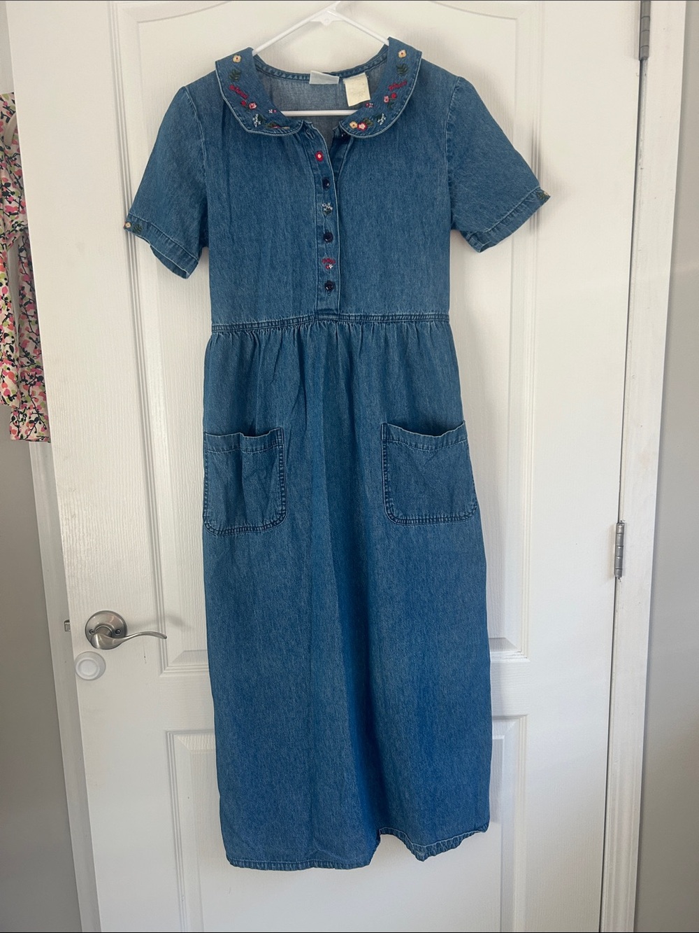 Vintage Bobbie Brooks botanical Denim Dress Embroidered flowers small pockets